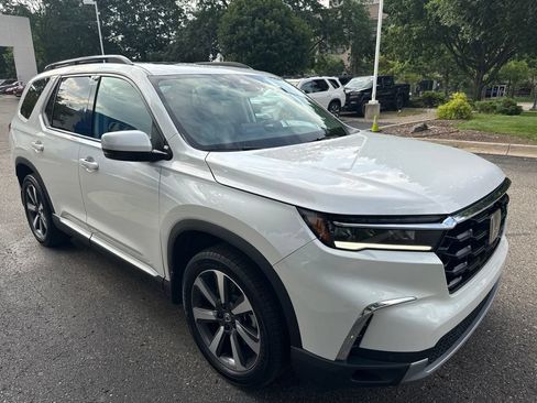 Used 2024 Honda Pilot Touring image 6