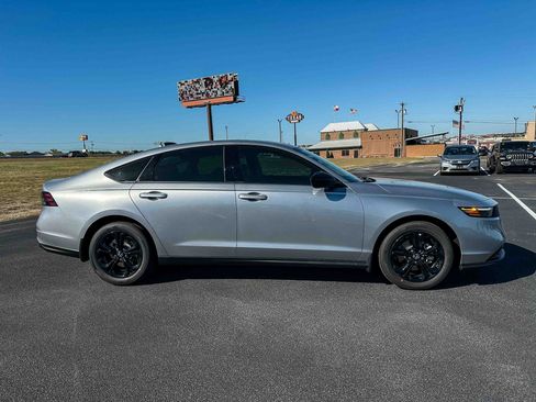 New 2025 Honda Accord SE image 5