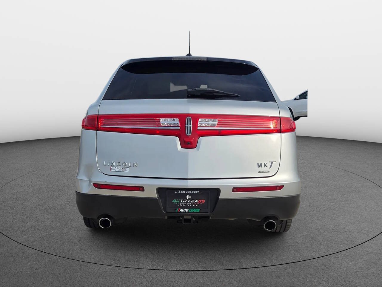 Used 2012 Lincoln MKT AWD image 6