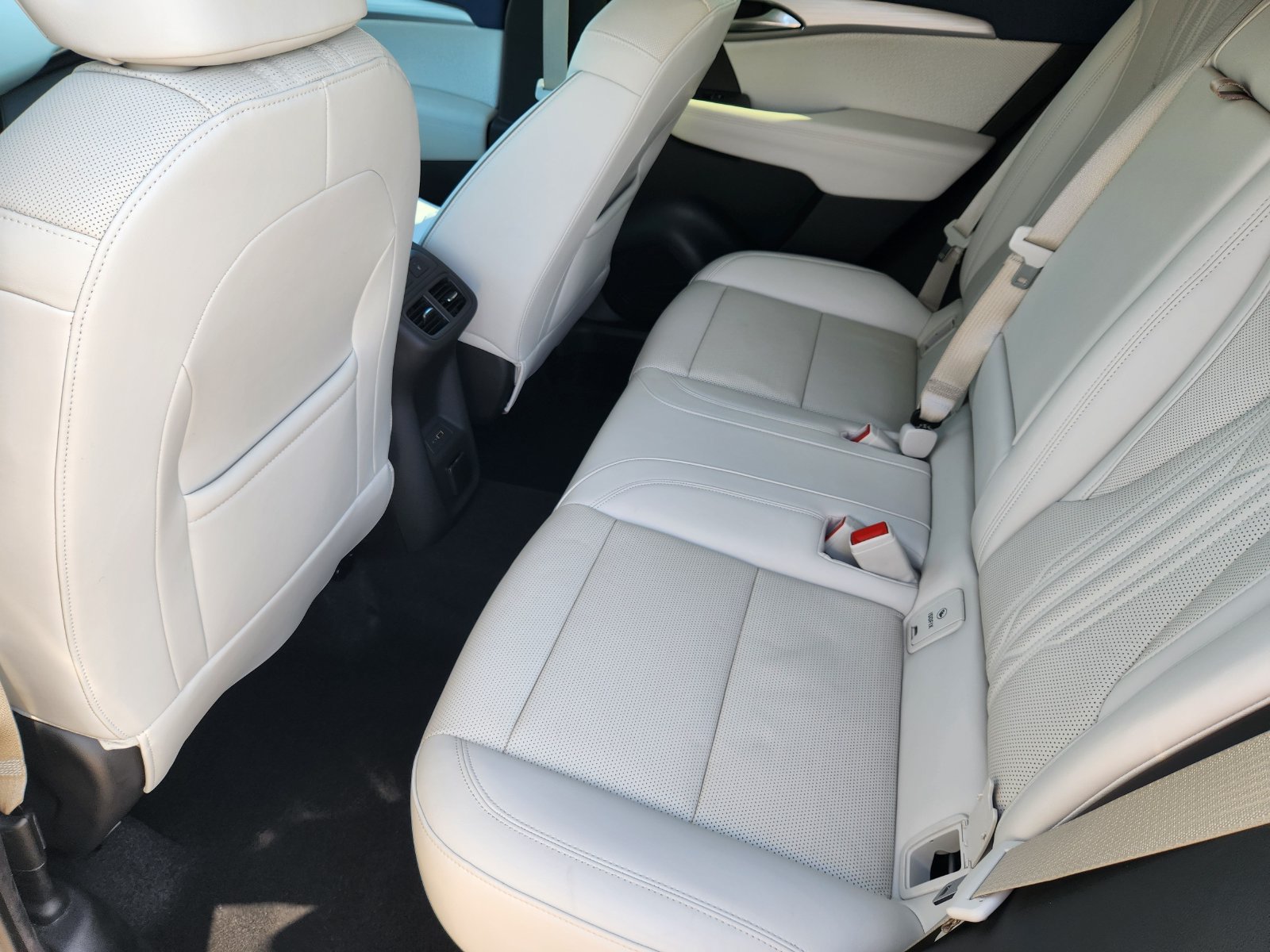 Used 2024 Buick Envision Avenir AWD/4WD image 39