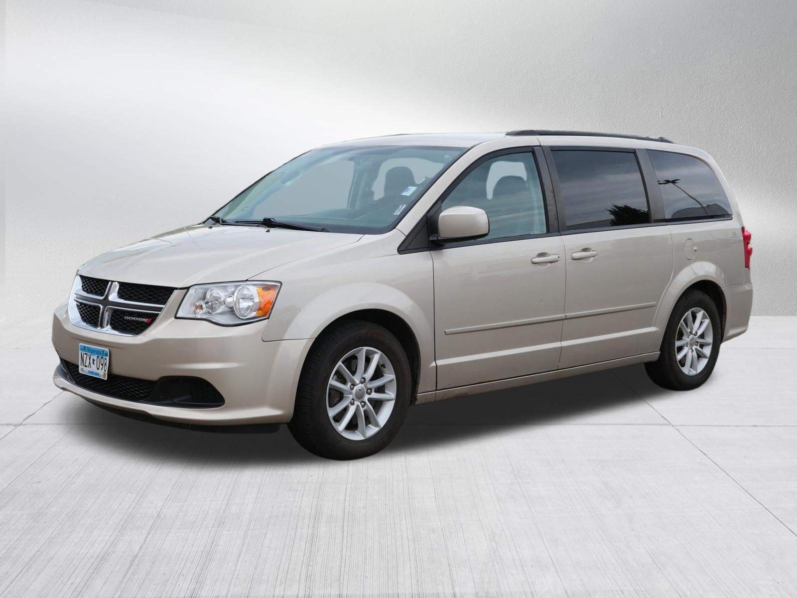 Used 2016 Dodge Grand Caravan SXT w/ Rear Park Assist Package FWD image 3