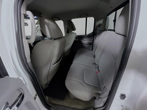 Used 2018 Nissan Frontier SV image 29