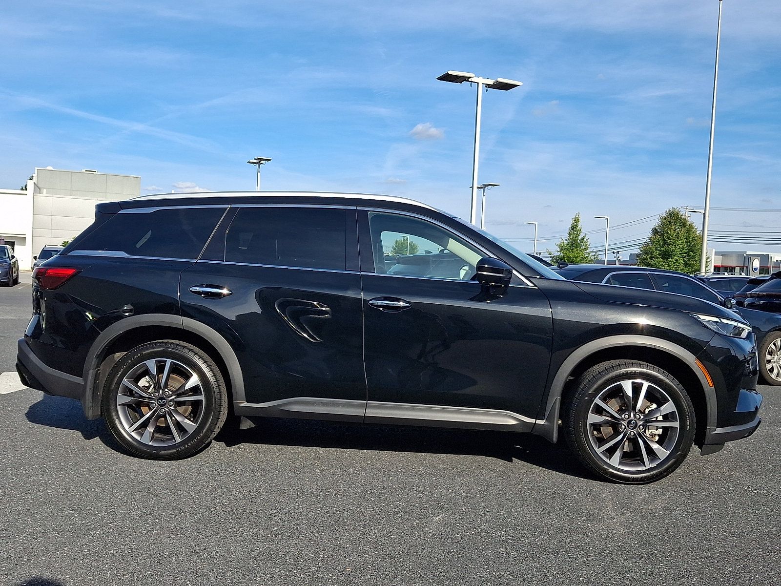 Certified 2023 INFINITI QX60 Luxe w/ Cargo Package AWD/4WD image 12