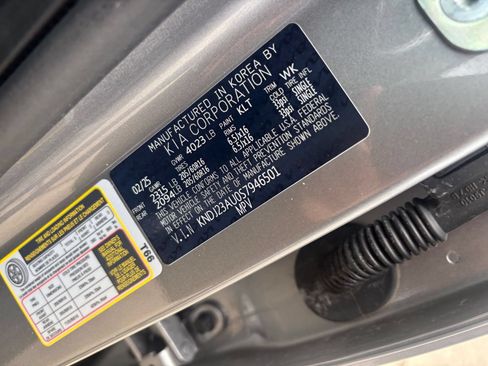 Used 2025 Kia Soul LX w/ LX Technology Package FWD image 27