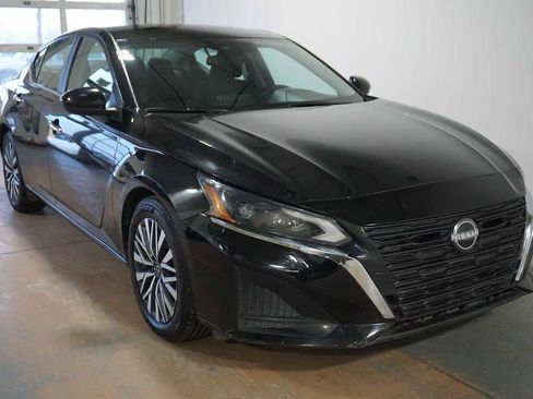 Used 2023 Nissan Altima 2.5 SV image 5