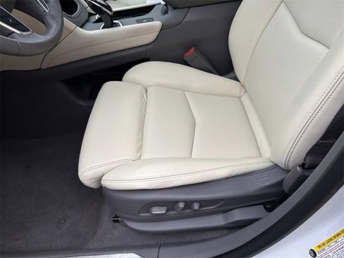 Used 2017 Cadillac XT5 Luxury w/ LPO, Wheel Lock Package image 17