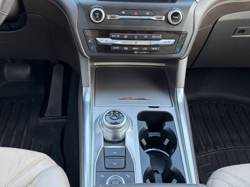 Certified 2020 Ford Explorer Platinum w/ Premium Technology Package AWD/4WD image 19