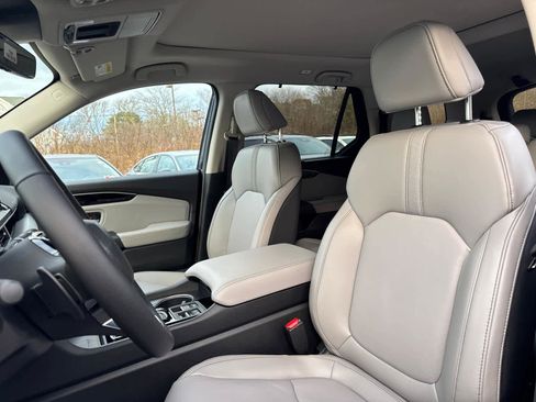 New 2025 Honda Pilot Touring image 14