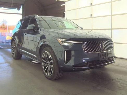 Used 2025 Volvo XC90 B5 Plus image 2