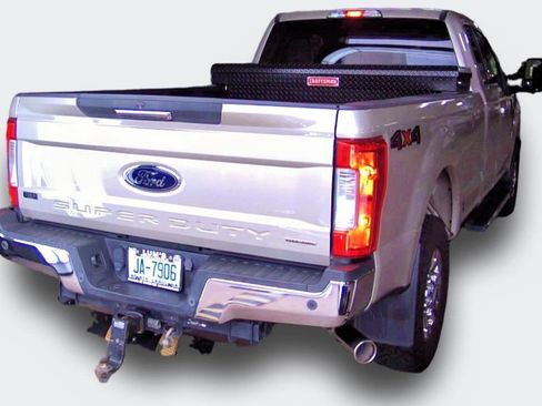 Used 2017 Ford F250 XLT w/ XLT Premium Package AWD/4WD image 3