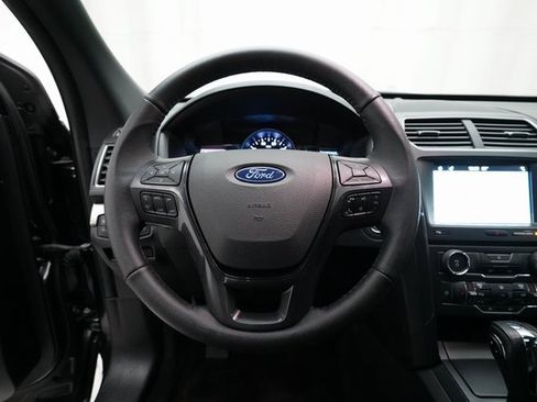 Used 2018 Ford Explorer XLT w/ Equipment Group 202A image 4