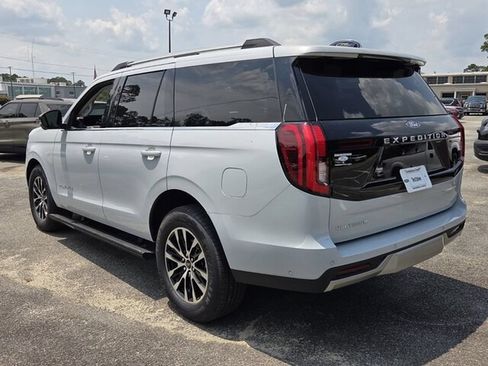 Used 2025 Ford Expedition Platinum AWD/4WD image 10
