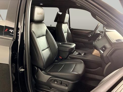 Used 2023 Chevrolet Suburban High Country RWD image 9
