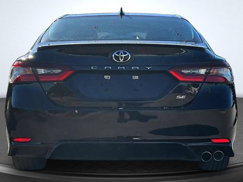 Used 2022 Toyota Camry SE FWD image 6