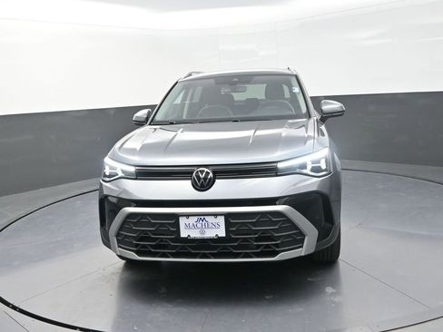 New 2026 Volkswagen Taos SE image 2
