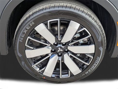 New 2026 Mitsubishi Outlander SE image 11