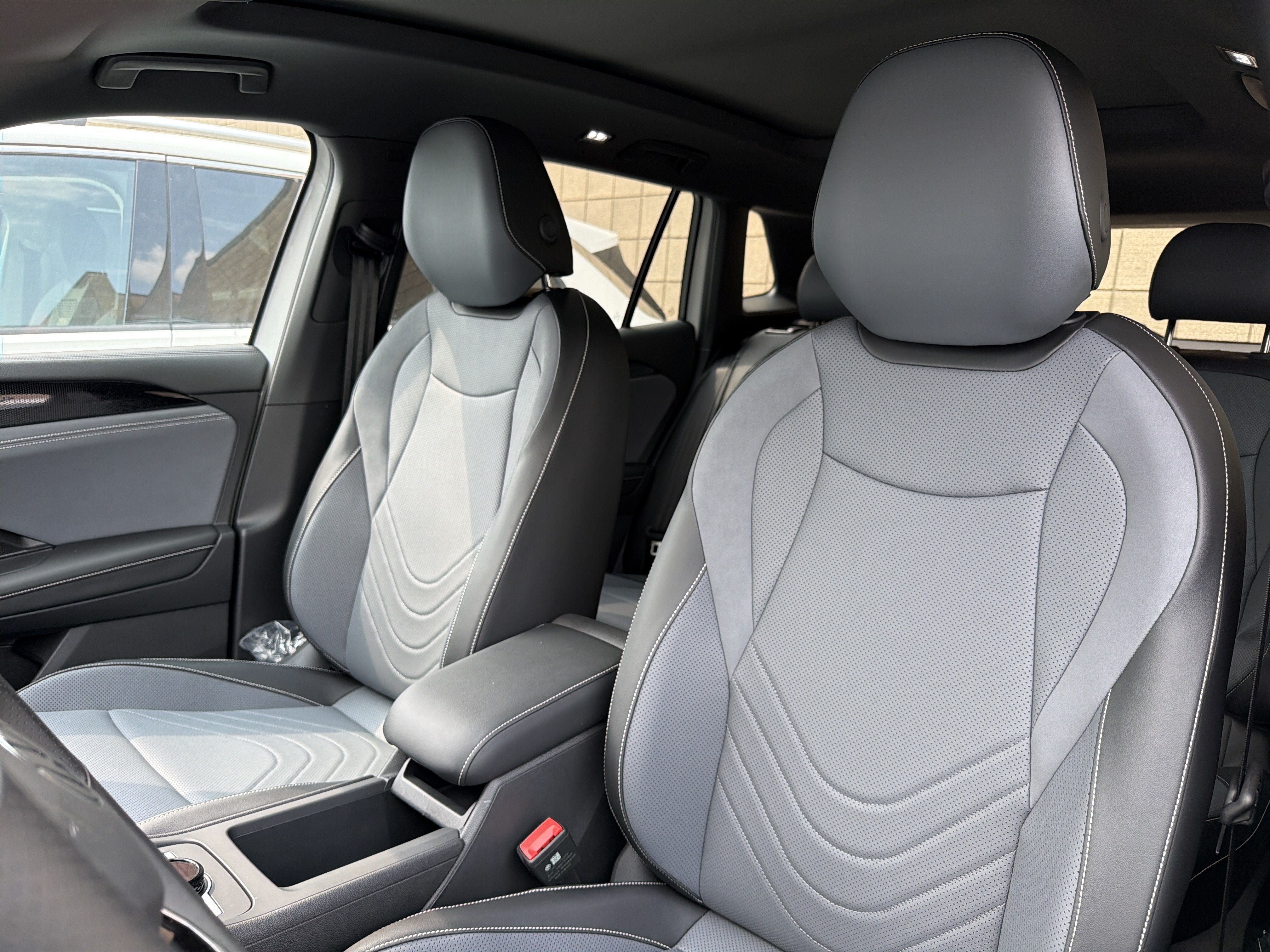 New 2026 Volkswagen Tiguan SE R-Line AWD/4WD image 7