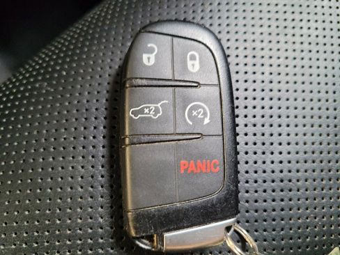 Used 2018 Jeep Grand Cherokee Trailhawk w/ Trailhawk Luxury Group AWD/4WD image 32