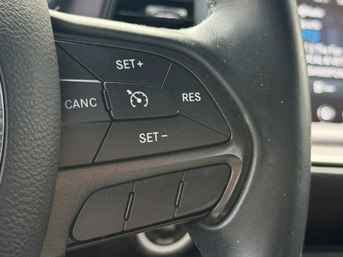 Used 2015 Dodge Challenger SXT RWD image 30