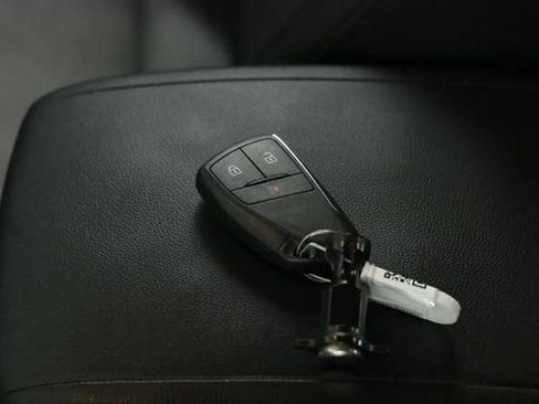 Used 2025 Chevrolet Colorado Trail Boss AWD/4WD image 35