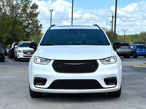 Used 2025 Chrysler Pacifica Limited FWD image 10
