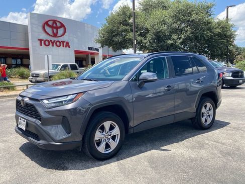 Used 2025 Toyota RAV4 XLE FWD image 1