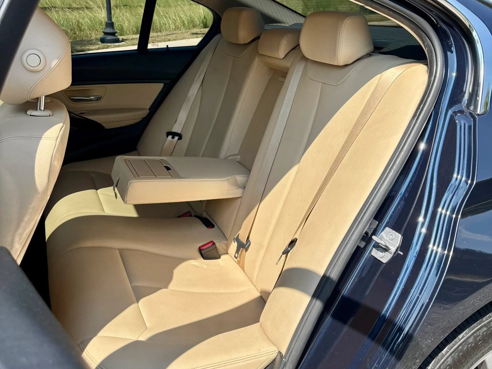 Used 2017 BMW 320i Sedan RWD image 16