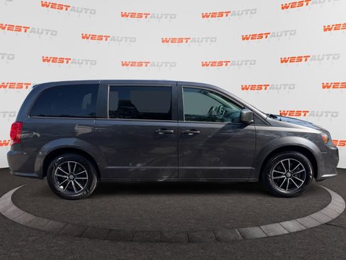 Used 2018 Dodge Grand Caravan SE FWD image 6