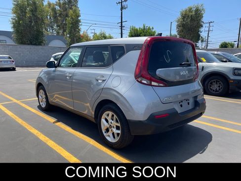Used 2022 Kia Soul LX w/ Technology Package FWD image 4