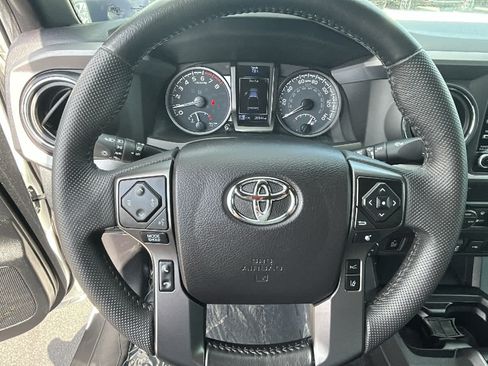 Used 2021 Toyota Tacoma TRD Off-Road w/ Technology Package AWD/4WD image 18
