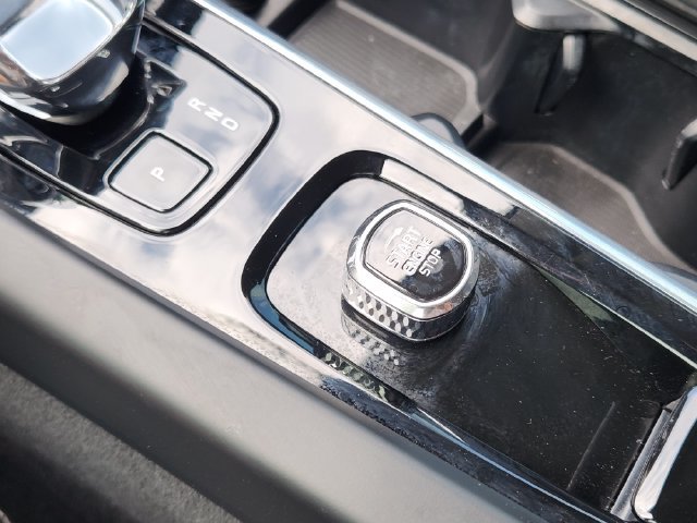 Used 2025 Volvo XC60 B5 Ultra w/ Protection Package Premier AWD/4WD image 9