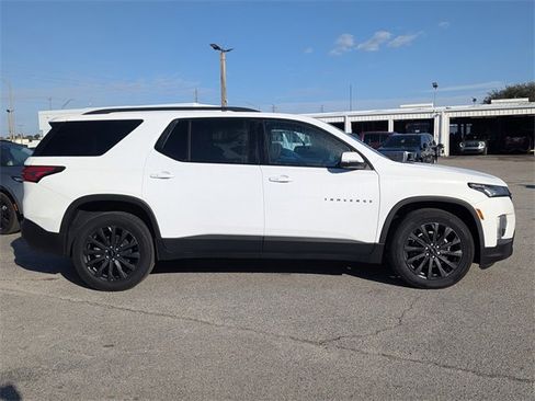 Used 2023 Chevrolet Traverse RS image 2