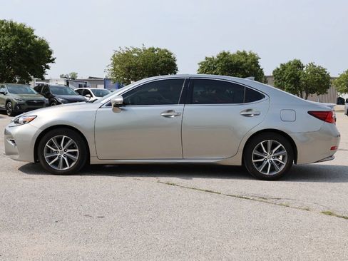 Used 2018 Lexus ES 300h w/ Navigation Package FWD image 8