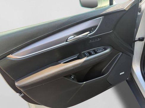 Used 2017 Cadillac XT5 Luxury AWD/4WD image 9