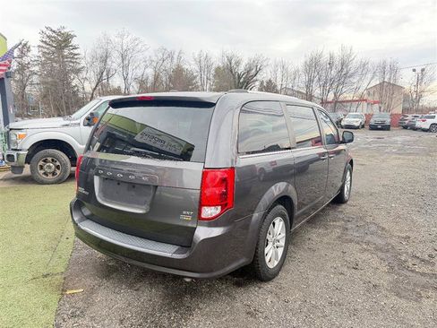 Used 2018 Dodge Grand Caravan SXT FWD image 4