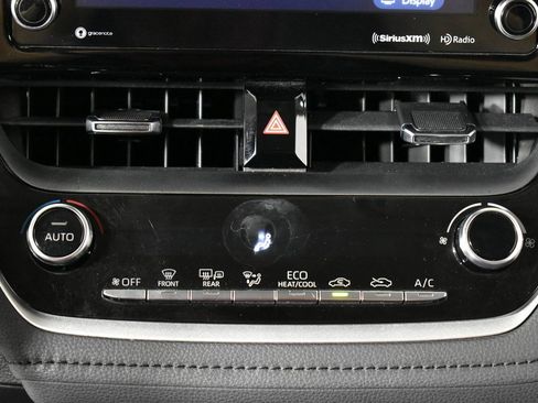 Used 2022 Toyota Corolla XLE image 35