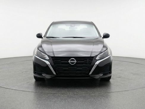 Used 2025 Nissan Altima 2.5 SV FWD image 2