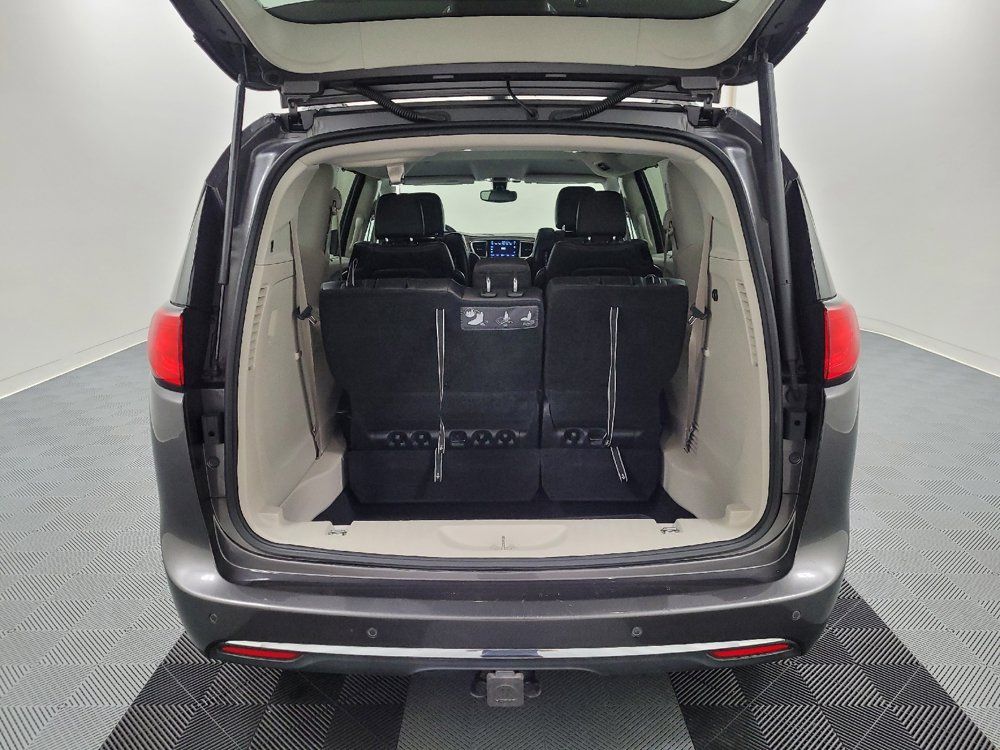Used 2017 Chrysler Pacifica Touring-L Plus FWD image 29