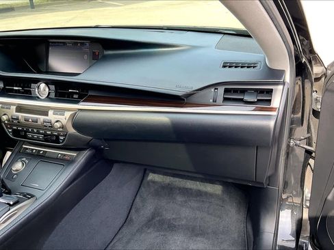 Used 2016 Lexus ES 350 w/ Navigation System Package image 18