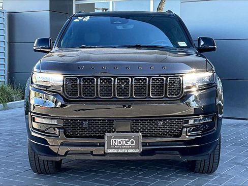 Used 2024 Jeep Wagoneer L Series II w/ Convenience Group I image 2