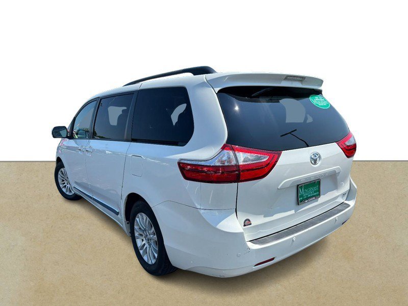Used 2017 Toyota Sienna XLE Premium FWD image 6