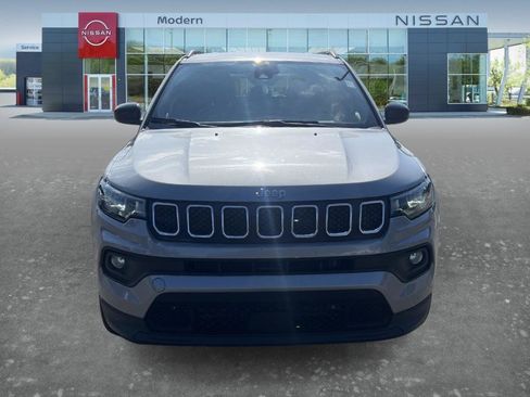 Used 2024 Jeep Compass Latitude AWD/4WD image 2