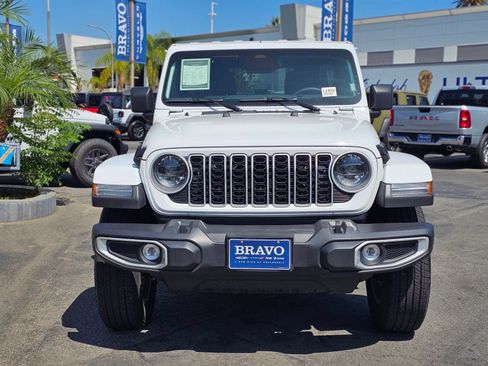 Used 2025 Jeep Wrangler Unlimited Sahara AWD/4WD image 2
