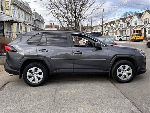 Used 2019 Toyota RAV4 LE image 5