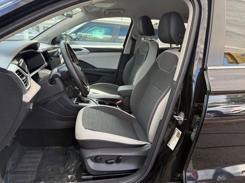 Used 2025 Volkswagen Taos SE FWD image 34