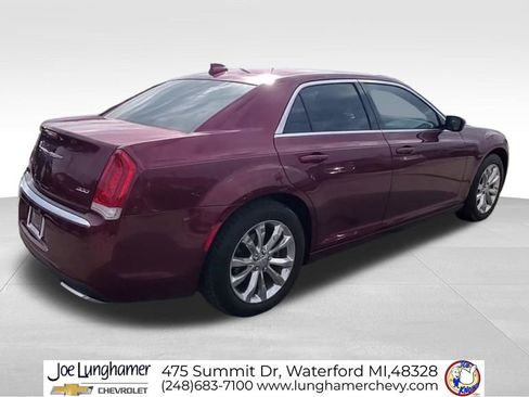 Used 2016 Chrysler 300 Limited image 8