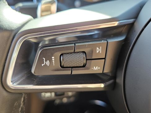 Used 2022 Porsche Macan image 30