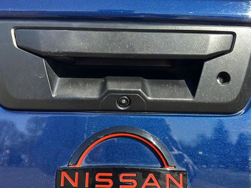 Used 2022 Nissan Frontier PRO-4X image 8