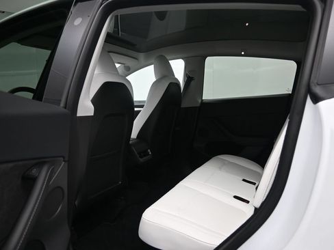 Used 2023 Tesla Model Y Performance AWD/4WD image 24