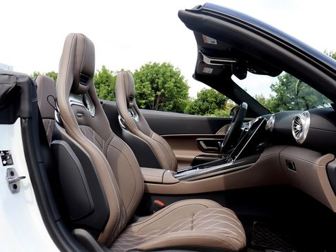Used 2025 Mercedes-Benz SL 63 AMG 4MATIC image 24
